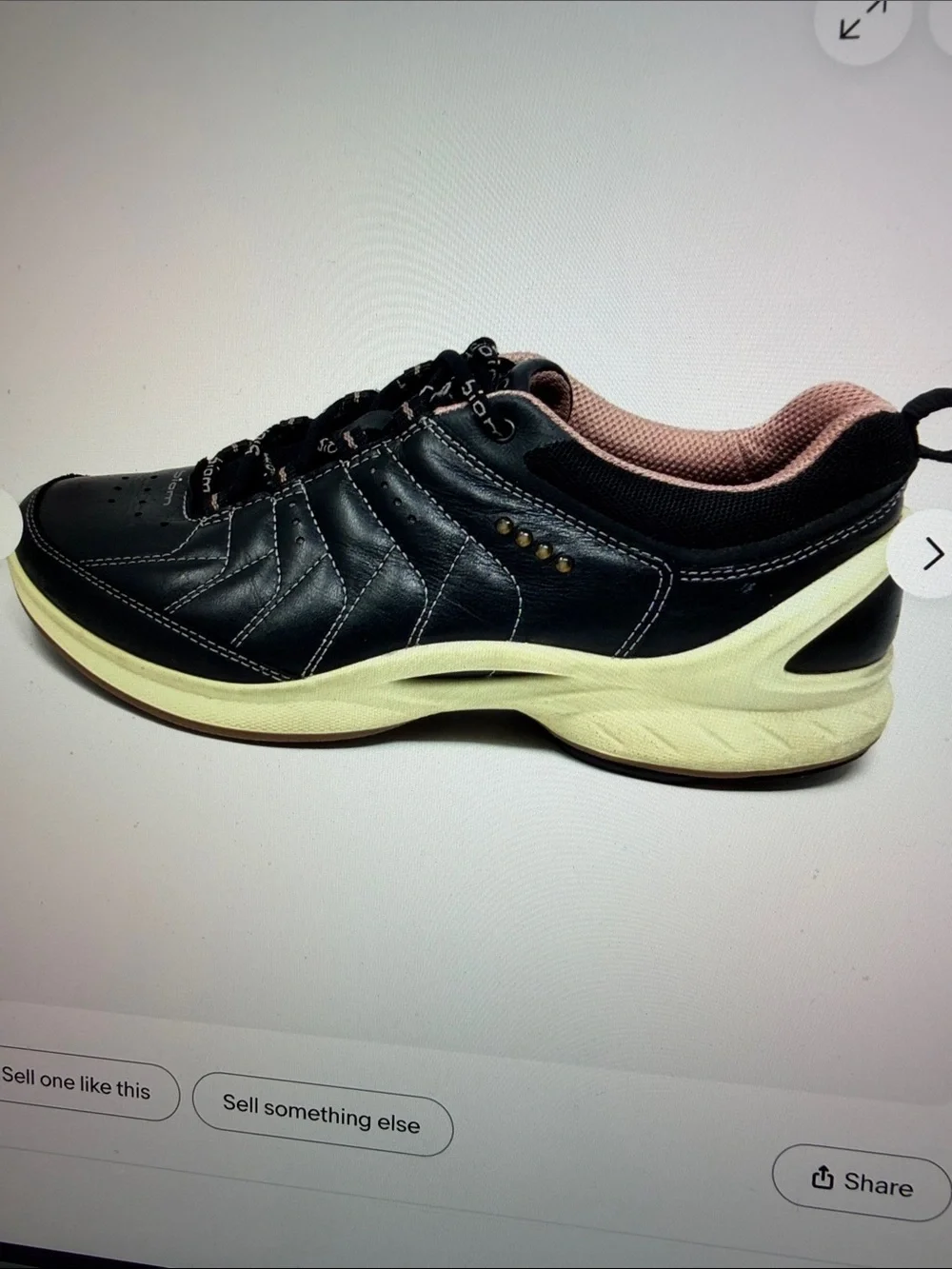 ECCO Biom YAK Women’s Black Leather Training Sneakers size EUC 38 US  7/7 1/2